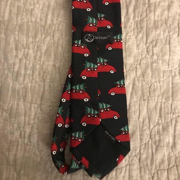 Holiday tie 🚗🌲 - Picture 2 of 3